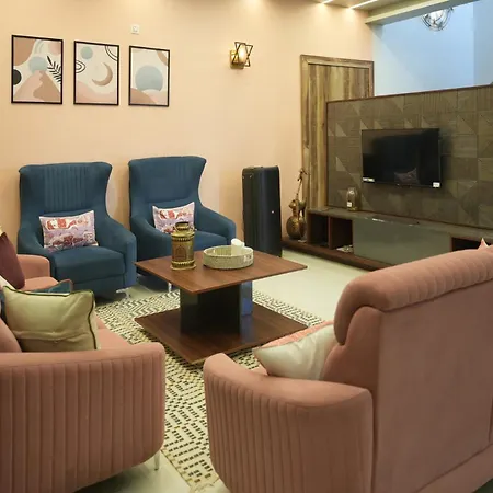 Stayvista'S The Aquamarine Villa - Igatpuri - Lakeside Retreat With Infinity Pool & Deck, Theatre Room & Gazebo-3