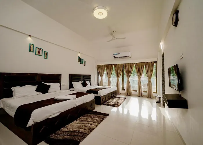 The Retreat-Glasshouse Bungalow Igatpuri