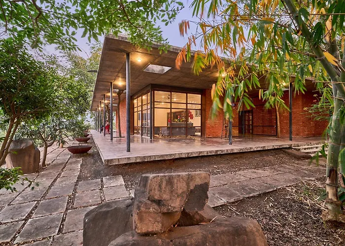 Saffronstays Zen, Igatpuri - Lake-View Villa With Indoor And Outdoor Games